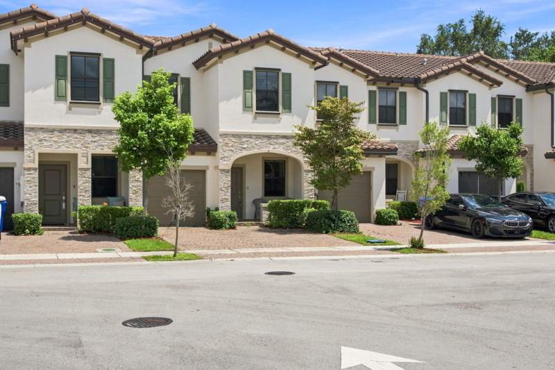 3 bedroom Townhouse at 1434 SW 54th Avenue, Palm Beach Farms, North Lauderdale — photo 2