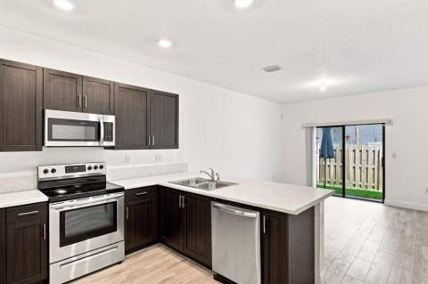 1434 SW 54th Avenue, North Lauderdale FL - photo 8 of 31
