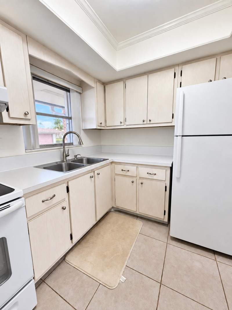 1 bedroom Villa at 2845 Crosley Drive #E, Cresthaven Villas 15 Condo, West Palm Beach — photo 3