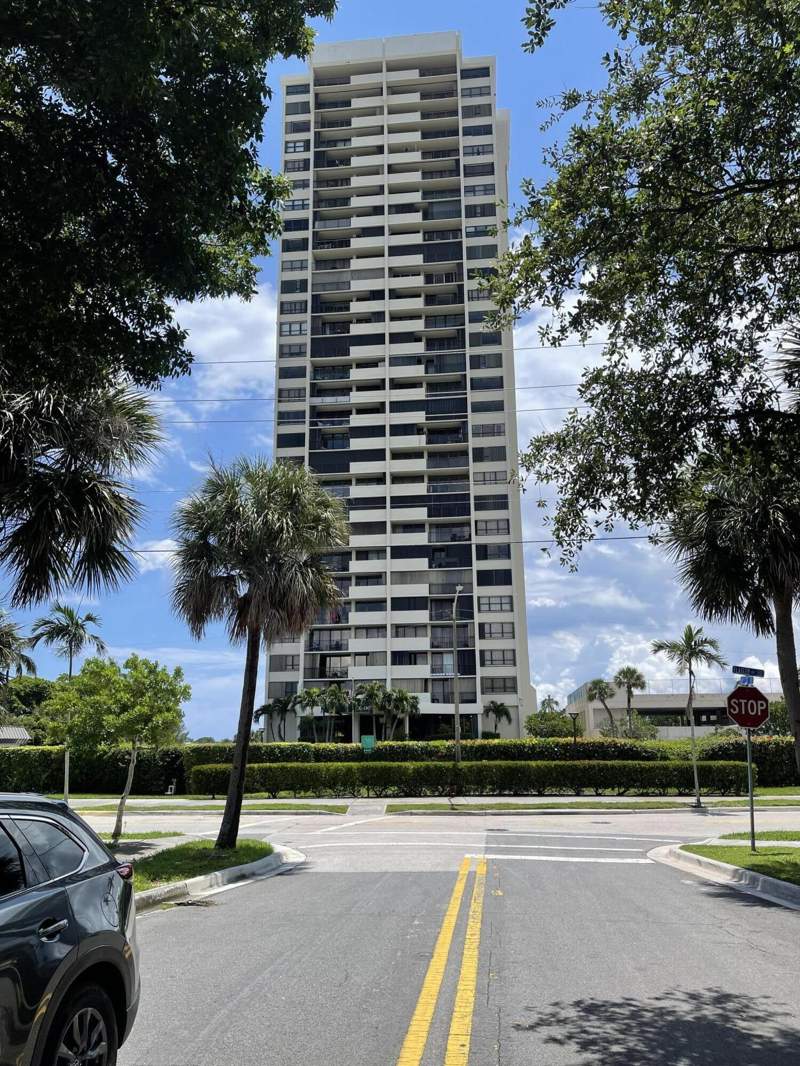 2 bedroom Condominium at 5600 N Flagler Drive #2803, Palm Beach House Condo, West Palm Beach — photo 2