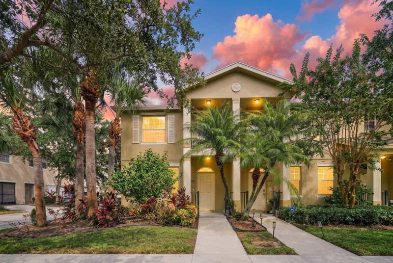 3 bedroom Townhouse at 2124 SE Grand Drive, East Lake Village No 3, Port St. Lucie — photo 1