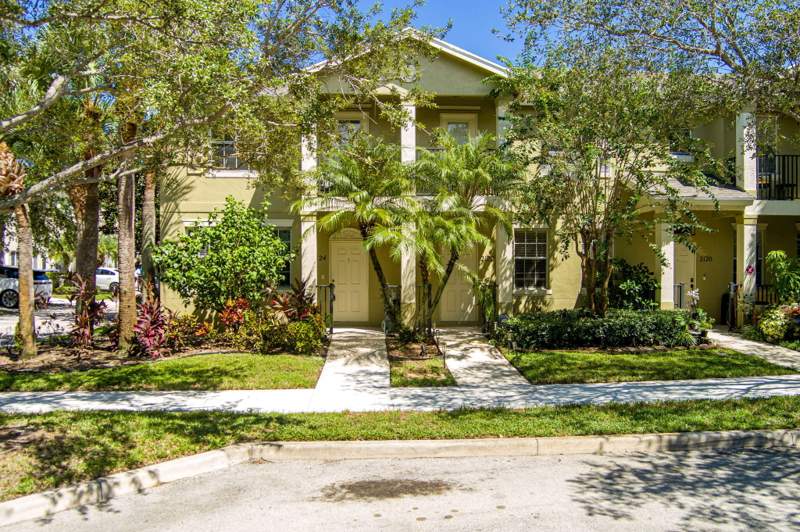 3 bedroom Townhouse at 2124 SE Grand Drive, East Lake Village No 3, Port St. Lucie — photo 2