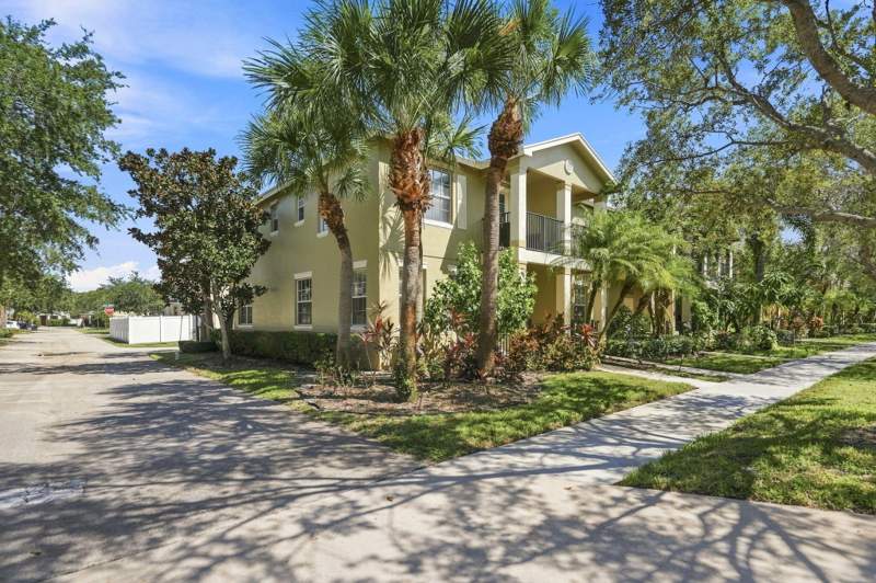 3 bedroom Townhouse at 2124 SE Grand Drive, East Lake Village No 3, Port St. Lucie — photo 4