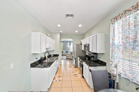 2124 SE Grand Drive, Port St. Lucie FL - photo 13 of 44