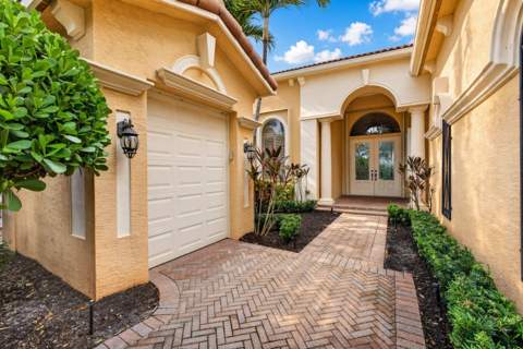 142 Viera Drive, Palm Beach Gardens FL - photo 12 of 156