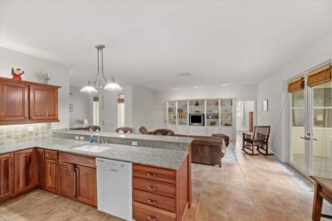1211 Singer Drive, Singer Island FL - photo 11 of 40
