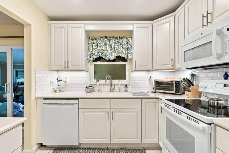 3 bedroom Single Family Residence at 1681 SE 14th Street, Sarita Addition To Broadway Section, Stuart — photo 3