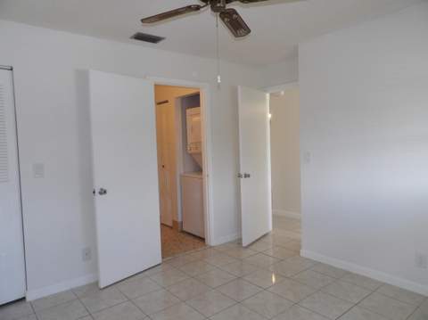 5445 Glenda Street, West Palm Beach FL - photo 11 of 42