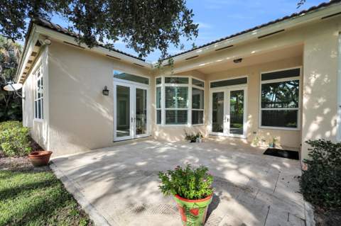 103 Magnolia Way, Tequesta FL - photo 15 of 18