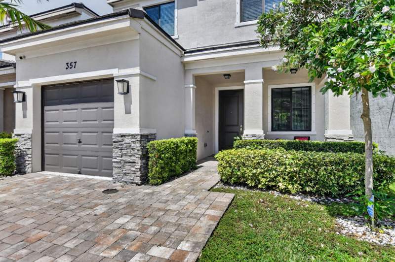 3 bedroom Single Family Residence at 357 NW 36th Avenue, Residences At Palm Aire, Pompano Beach — photo 5