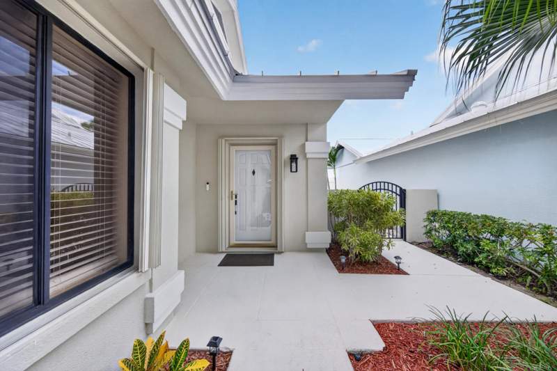 3 bedroom Single Family Residence at 406 River Edge Road, The Bluffs/River, Jupiter — photo 2