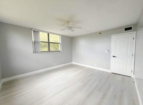 3300 W Rolling Hills Circle #410, Davie FL - photo 8 of 12
