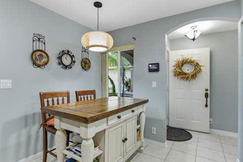 4864 Pinemore Lane, Lake Worth FL - photo 10 of 27
