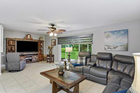 4864 Pinemore Lane, Lake Worth FL - photo 12 of 27