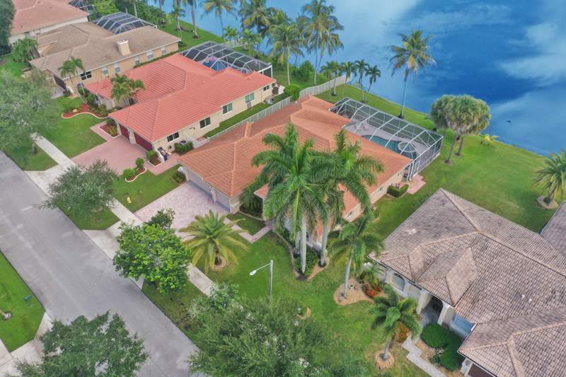 5 bedroom Single Family Residence at 12571 Countryside Terrace, Country Glen, Cooper City — photo 3