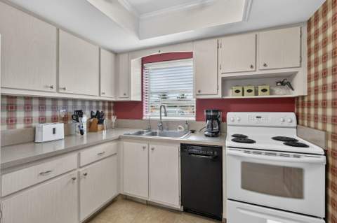 2990 Crosley Drive #G, West Palm Beach FL - photo 15 of 38