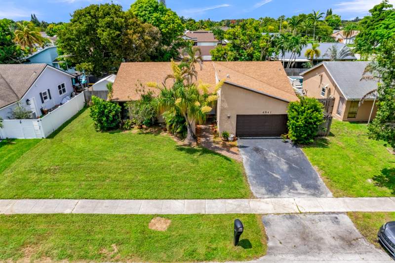 3 bedroom Single Family Residence at 4941 NW 83rd Avenue, City Of Lauderhill Sec 1, Lauderhill — photo 2