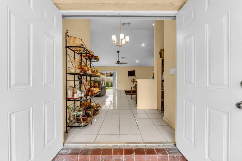 3 bedroom Single Family Residence at 4941 NW 83rd Avenue, City Of Lauderhill Sec 1, Lauderhill — photo 3