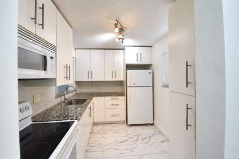 5220 Las Verdes Circle #220, Delray Beach FL - photo 6 of 30