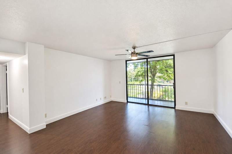 2 bedroom Condominium at 5220 Las Verdes Circle #220, Palmetto Condo, Delray Beach — photo 3