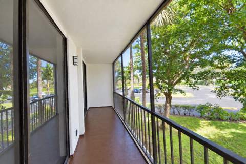 5220 Las Verdes Circle #220, Delray Beach FL - photo 11 of 30