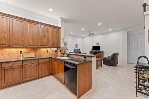 11025 Carmelcove Circle, Boynton Beach FL - photo 10 of 67