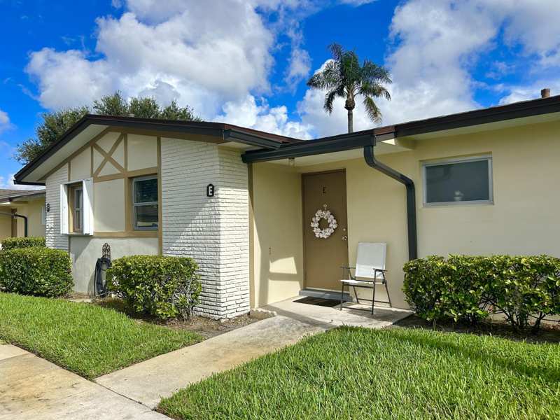 1 bedroom Villa at 2811 Ashley Drive #E, Cresthaven Villas 3 Condo, West Palm Beach — photo 1