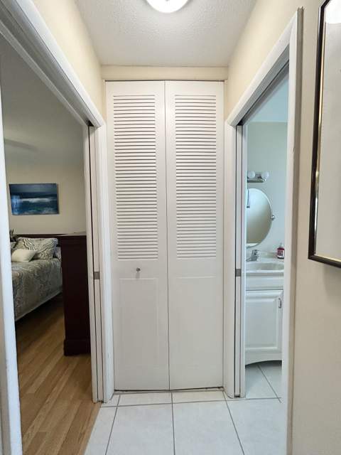 2811 Ashley Drive #E, West Palm Beach FL - photo 12 of 41