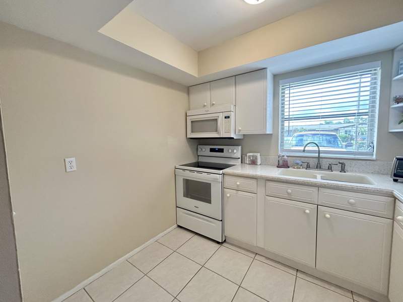 1 bedroom Villa at 2811 Ashley Drive #E, Cresthaven Villas 3 Condo, West Palm Beach — photo 4