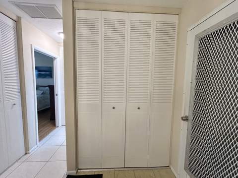 2811 Ashley Drive #E, West Palm Beach FL - photo 7 of 41