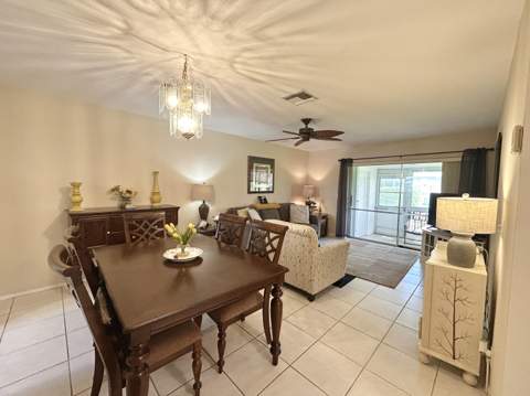 2811 Ashley Drive #E, West Palm Beach FL - photo 8 of 41