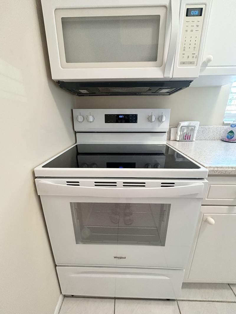 1 bedroom Villa at 2811 Ashley Drive #E, Cresthaven Villas 3 Condo, West Palm Beach — photo 5