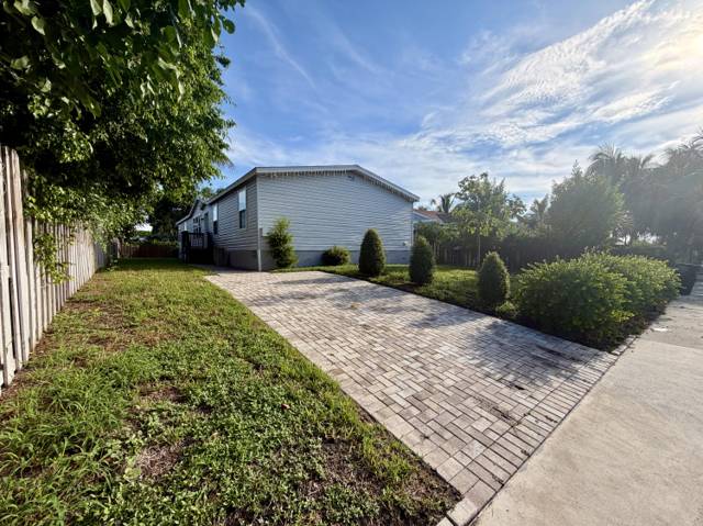 755 RIDGEWOOD Drive