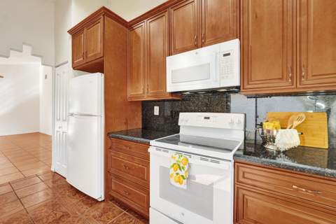 11330 SW 8th Place, Pembroke Pines FL - photo 10 of 34
