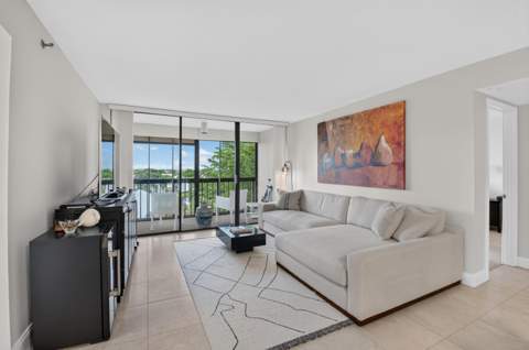 1863 Bridgewood Drive, Boca Raton FL - photo 10 of 64