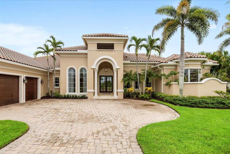 4 bedroom Single Family Residence at 102 SE Rio Casarano, Tesoro Plat No 3, Port St. Lucie — photo 3