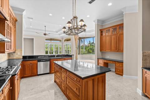 102 SE Rio Casarano, Port St. Lucie FL - photo 19 of 58