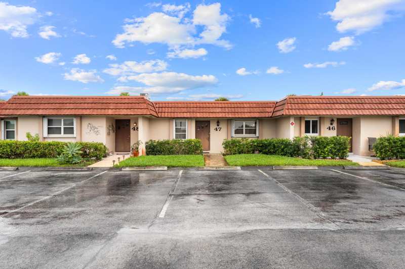 2 bedroom Villa at 5725 Fernley Drive #47, Cresthaven Condo Townhomes Sec 2, West Palm Beach — photo 1