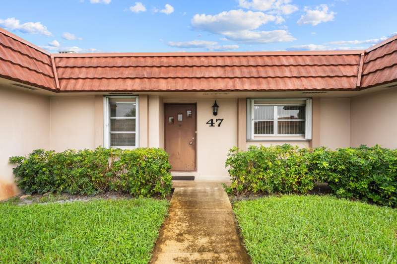 2 bedroom Villa at 5725 Fernley Drive #47, Cresthaven Condo Townhomes Sec 2, West Palm Beach — photo 2