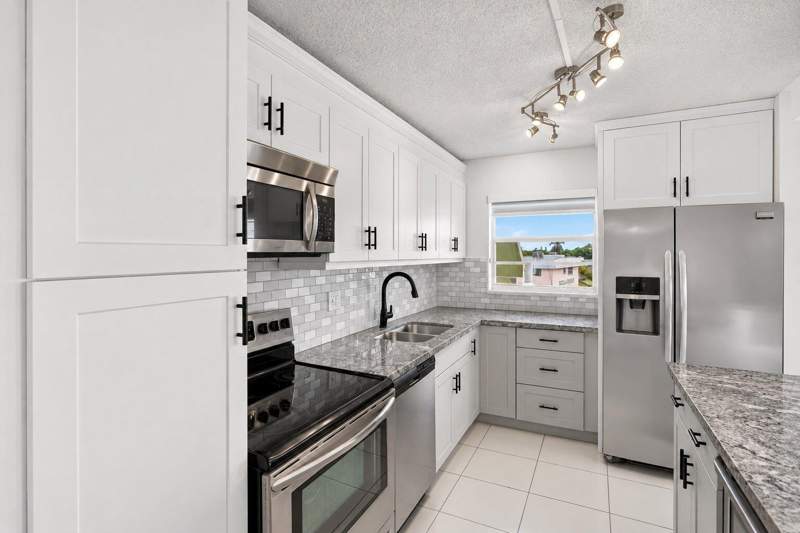 2 bedroom Condominium at 2741 Taft Street #410, Watergate Condominium No 4, Hollywood — photo 2