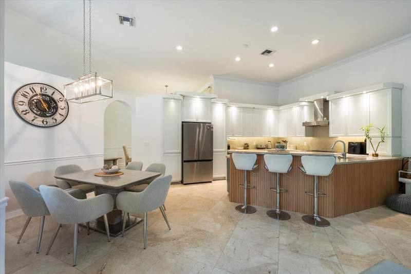 5 bedroom Single Family Residence at 2647 Edgewater Drive, Sector 7 South, Weston — photo 5