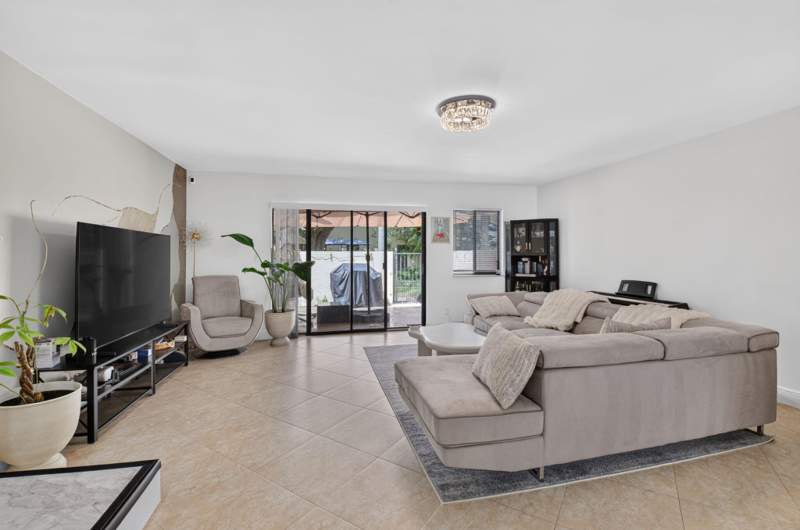 2 bedroom Townhouse at 1330 NW 13th Street #16, Meadow Knoll Townhomes, Boca Raton — photo 3