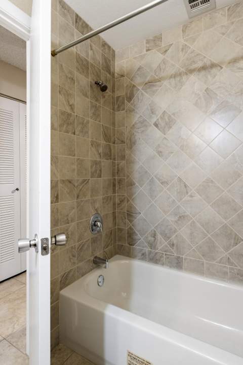 3350 Pinewalk Drive #1411, Margate FL - photo 24 of 29