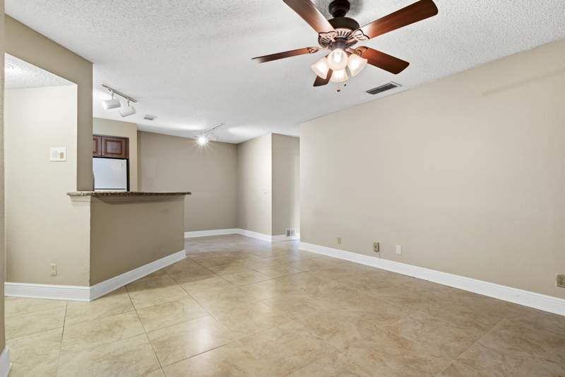2 bedroom Condominium at 3350 Pinewalk Drive #1411, Coral Key Condo, Margate — photo 4