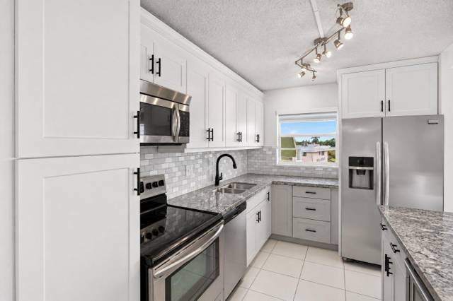 2741 Taft Street #410