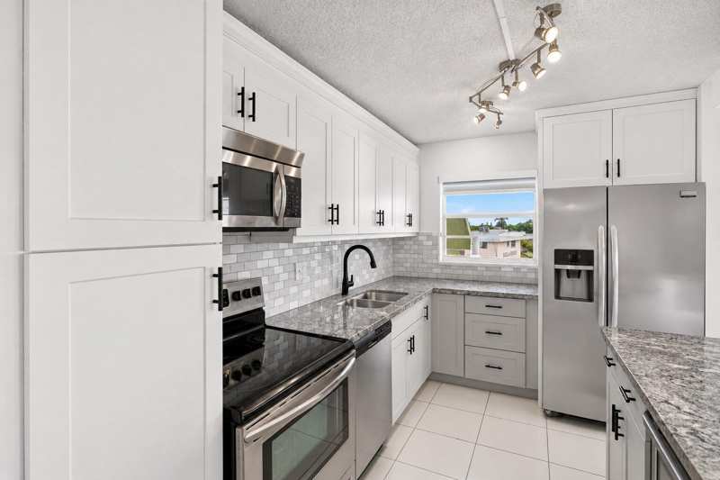 2 bedroom Condominium at 2741 Taft Street #410, Watergate Condominium No 4, Hollywood — photo 1