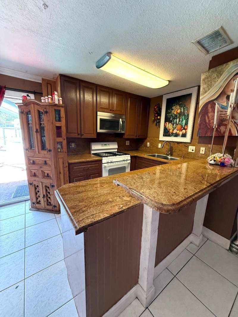 3 bedroom Single Family Residence at 1441 W Central Street, Lantana Heights 7, Lantana — photo 1