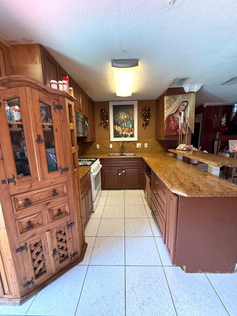 3 bedroom Single Family Residence at 1441 W Central Street, Lantana Heights 7, Lantana — photo 3