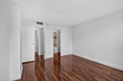 250 Jacaranda Drive #411, Plantation FL - photo 10 of 26