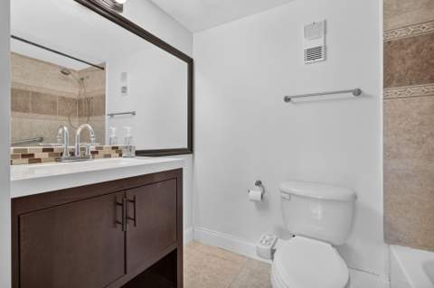 250 Jacaranda Drive #411, Plantation FL - photo 12 of 26